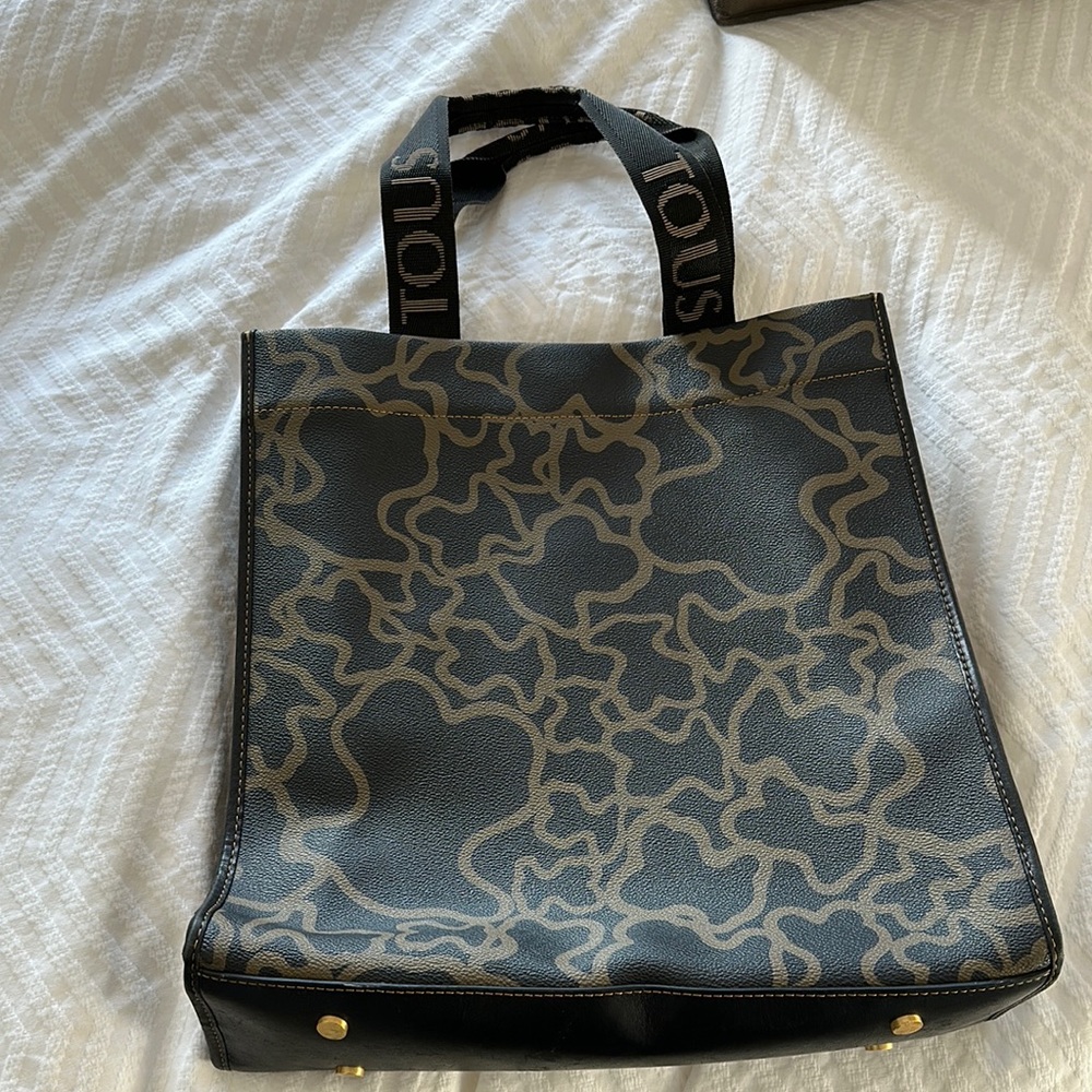 Tous tote